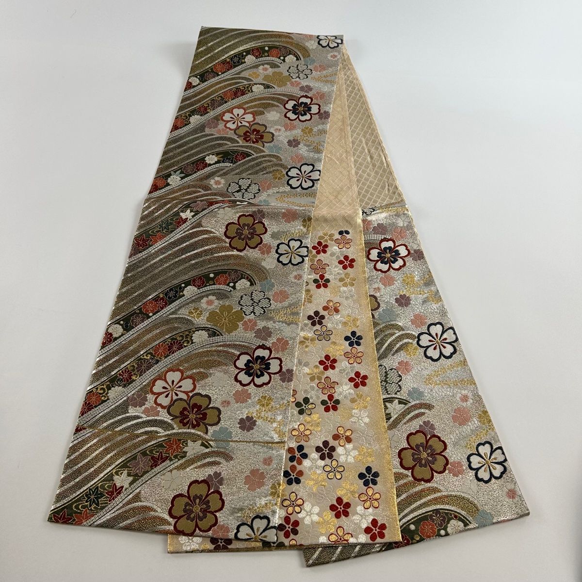 袋帯 美品 秀品 桜 波 金糸 唐織 銀色 六通 正絹 【中古
