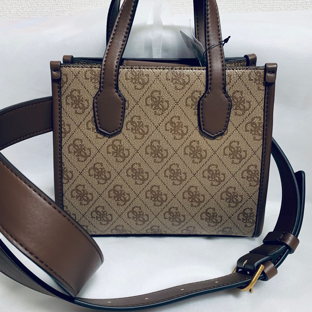 GUESSゲス ハンドバッグ ショルダーバッグ シルバーナ