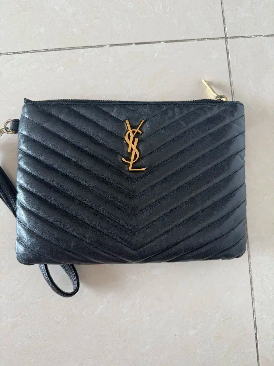 イヴ サンローラン クラッチバッグ 付属品