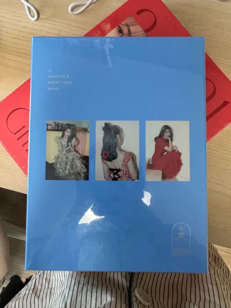 【未開封品】IU  2020 bleuming シーグリ IU 2020 SEASON'S GREETINGS ［CALENDAR+GOODS］/IU