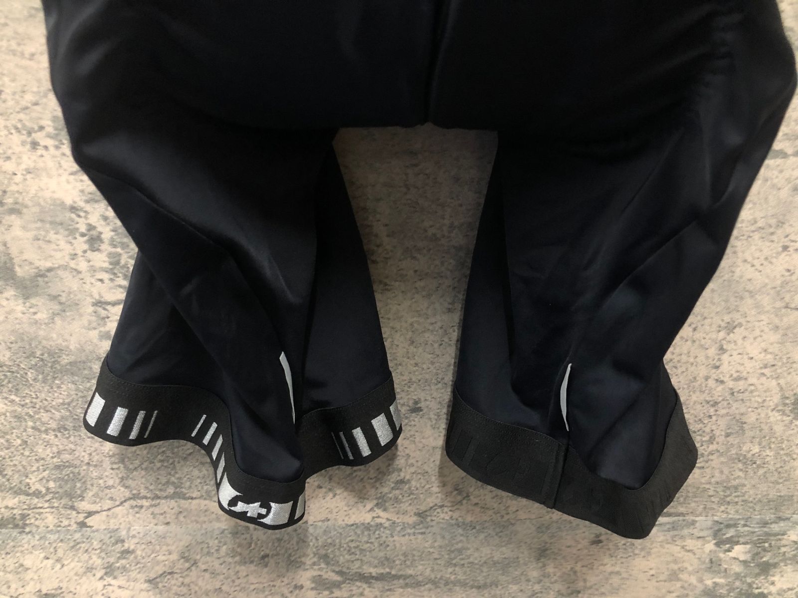 黒 L