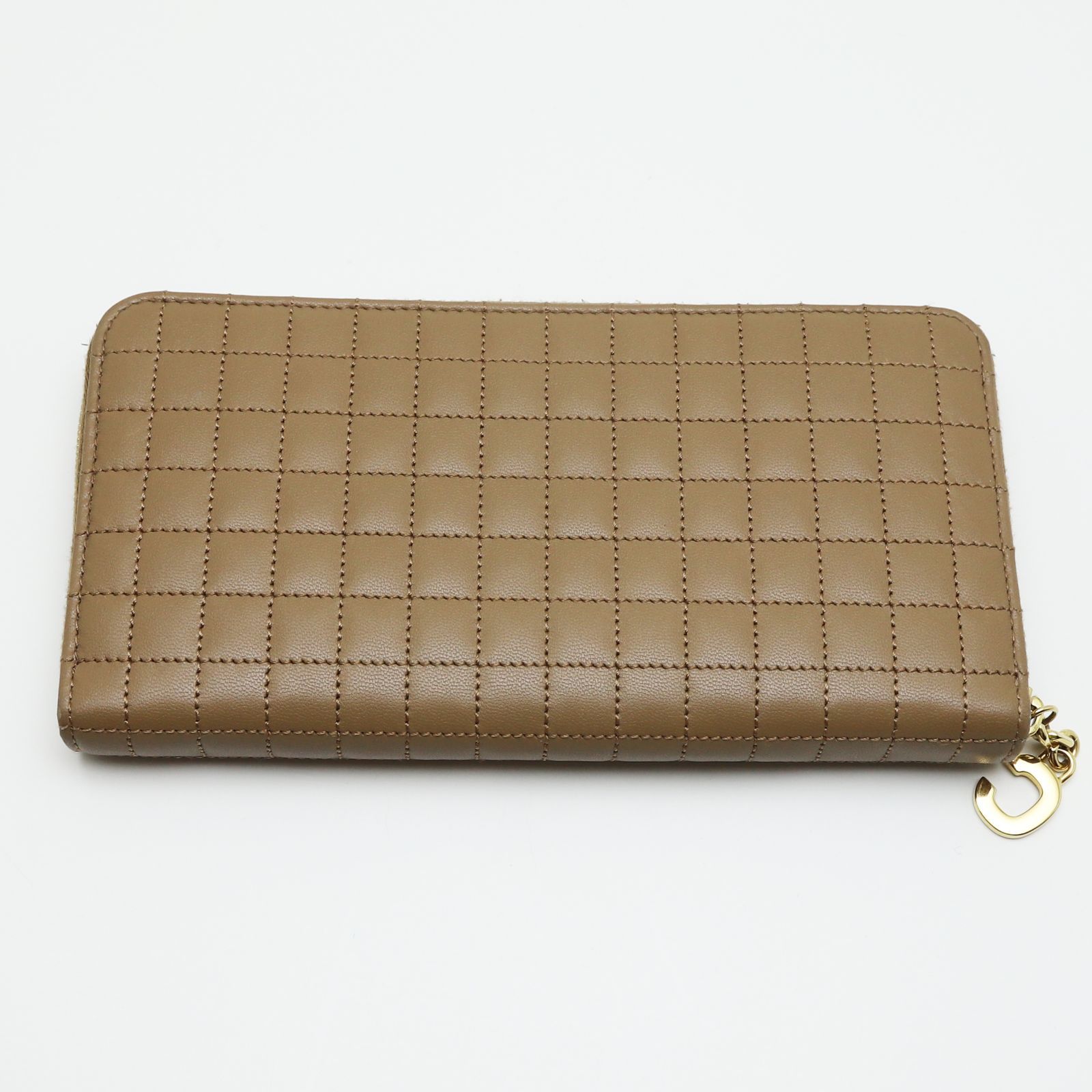 CELINE　C チャーム キルテッドカーフスキン ラージジップドウォレット CELINE Cチャーム キルテッドカーフスキン ラージジップドウォレット