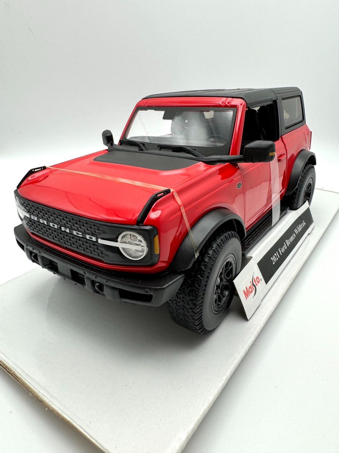 Maisto 1/18 2021 Ford Bronco Wildtrak レッド/ブラック