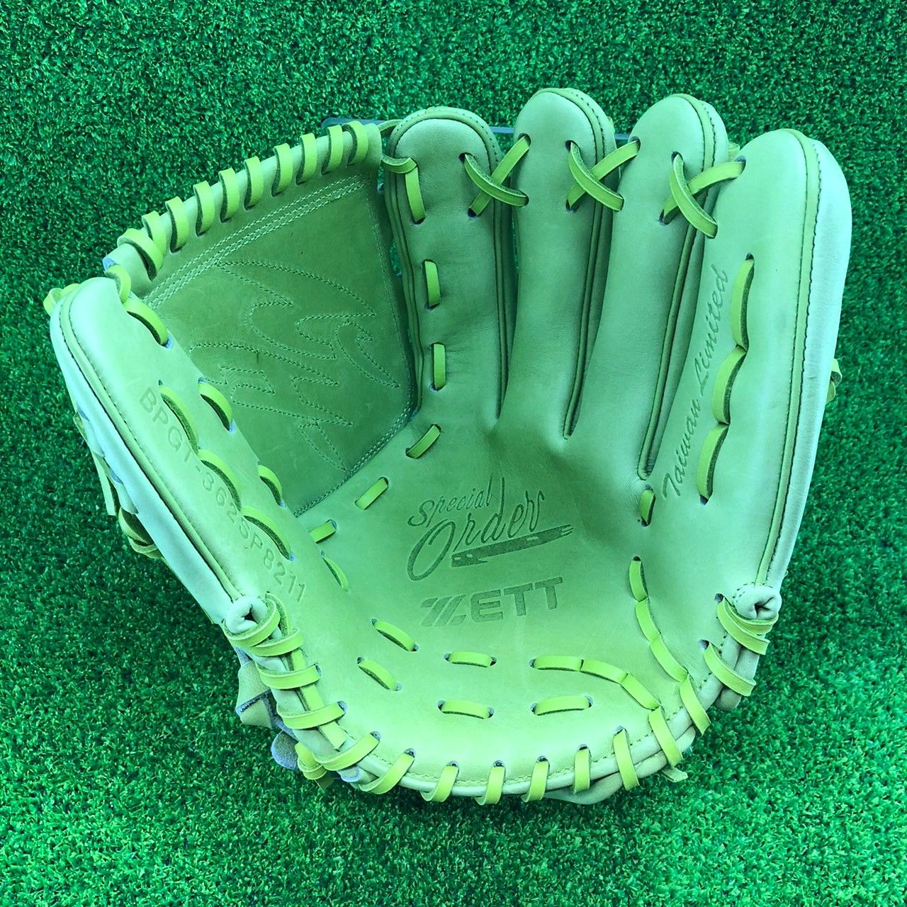 ゼット ZETT 投手用 硬式野球 投手用 ピッチャーグローブ 右投げ 831