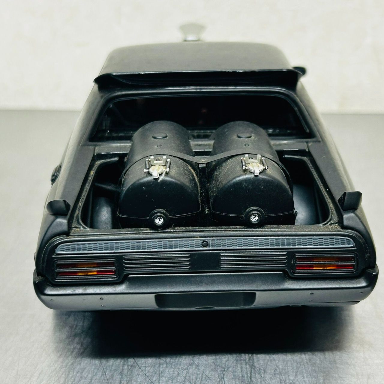 AUTOart 1/18 マッドマックス 2 インターセプター 車 ミニカー AUTOart 1/18 マッドマックス 2 インターセプター 車 ミニカー
