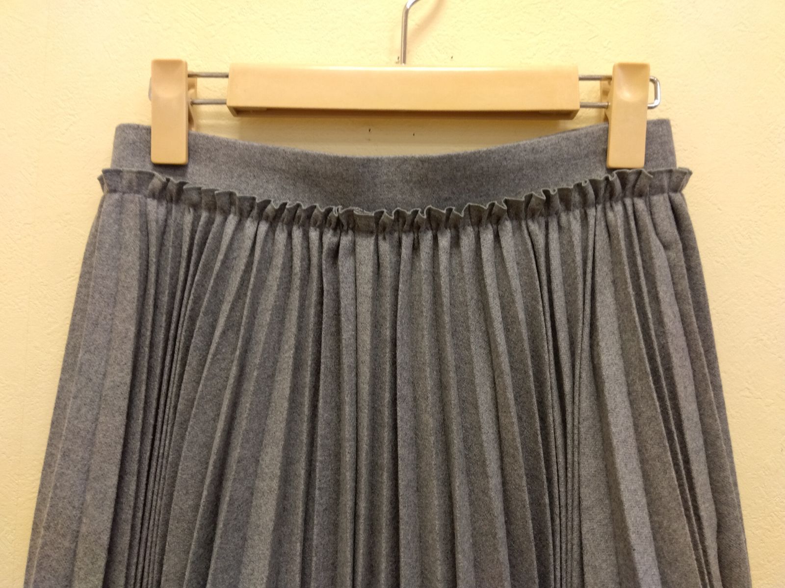 M14 エブール ebure スカート プリーツスカート 36 Sサイズ グレー系 おすすめ 秋冬物 シンプルデザイン かわいい GULLKHAN_COM