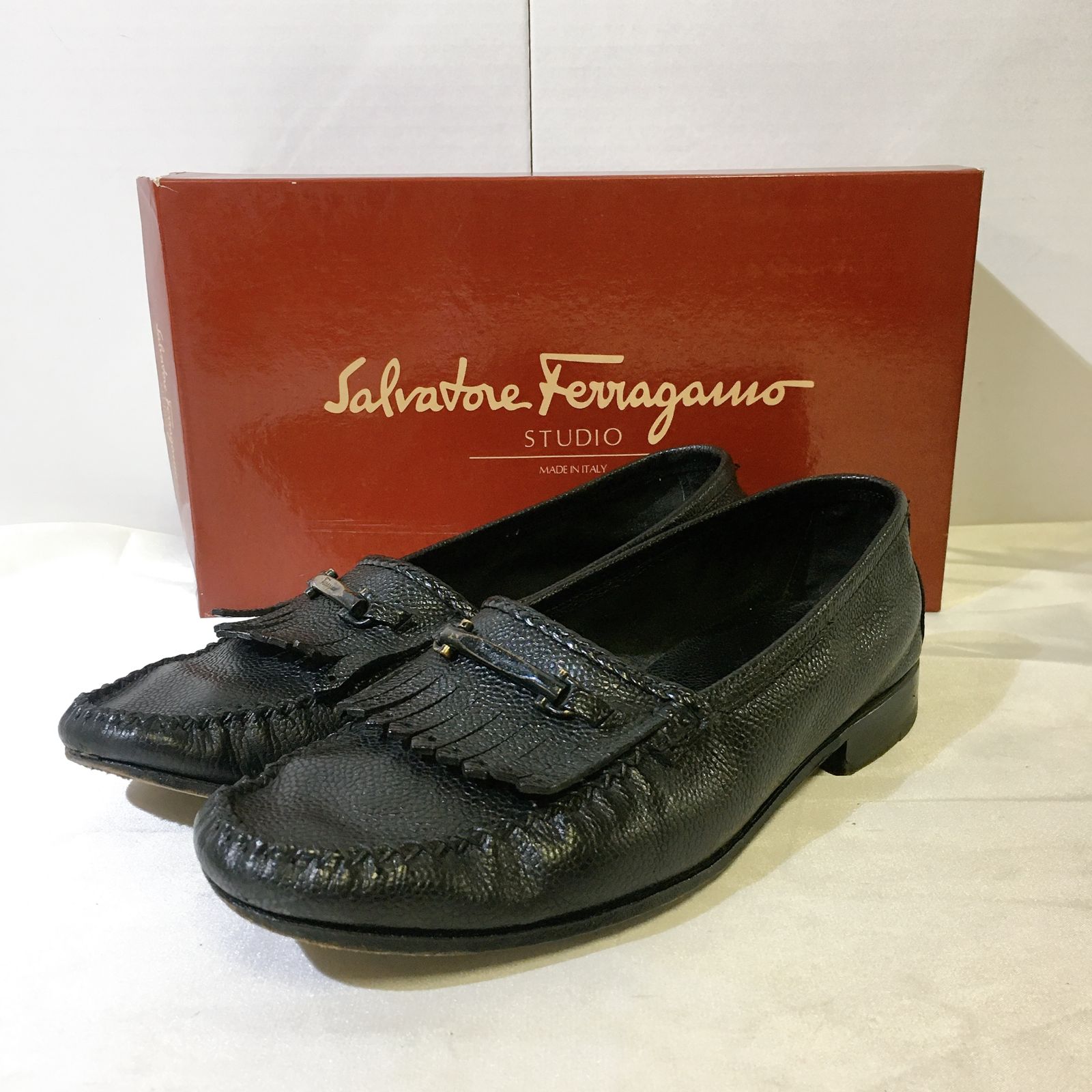 美品】Salvatore Ferragamo シボ皮 レザー タッセル ローファー