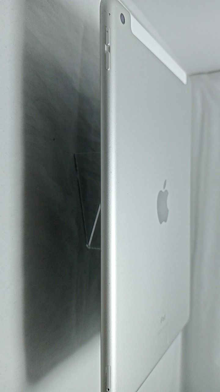 動作確認済！ iPad(第7世代） A2198 32GB 本体 シルバー SIMフリー