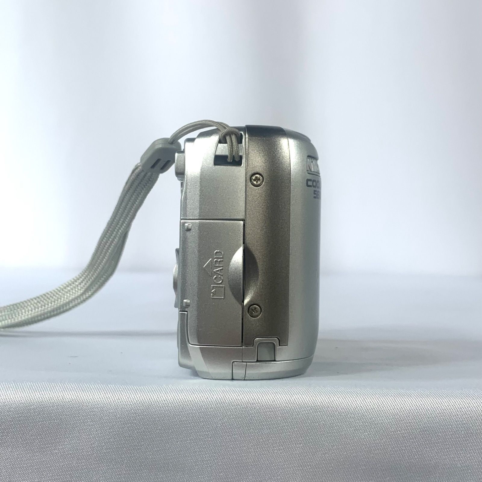 Nikon ニコン COOLPIX 5600 カメラ デジカメ シルバー 単三電池