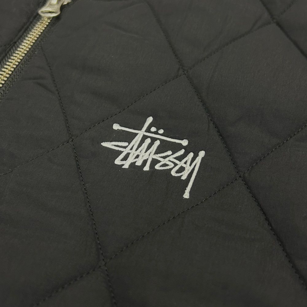 新品 STUSSY ロゴ 刺しゅう ダイヤモンド キルテッド ベスト ブラック