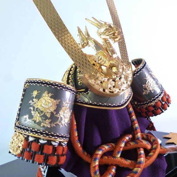 宝石付木彫竜　甲冑　15号兜 甲子之天山8号純金箔押小札赤糸威大鎧金屏風鎧飾りが安い 雄山作
