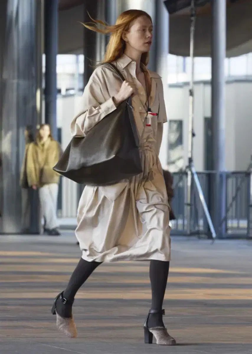 ダークブラウン