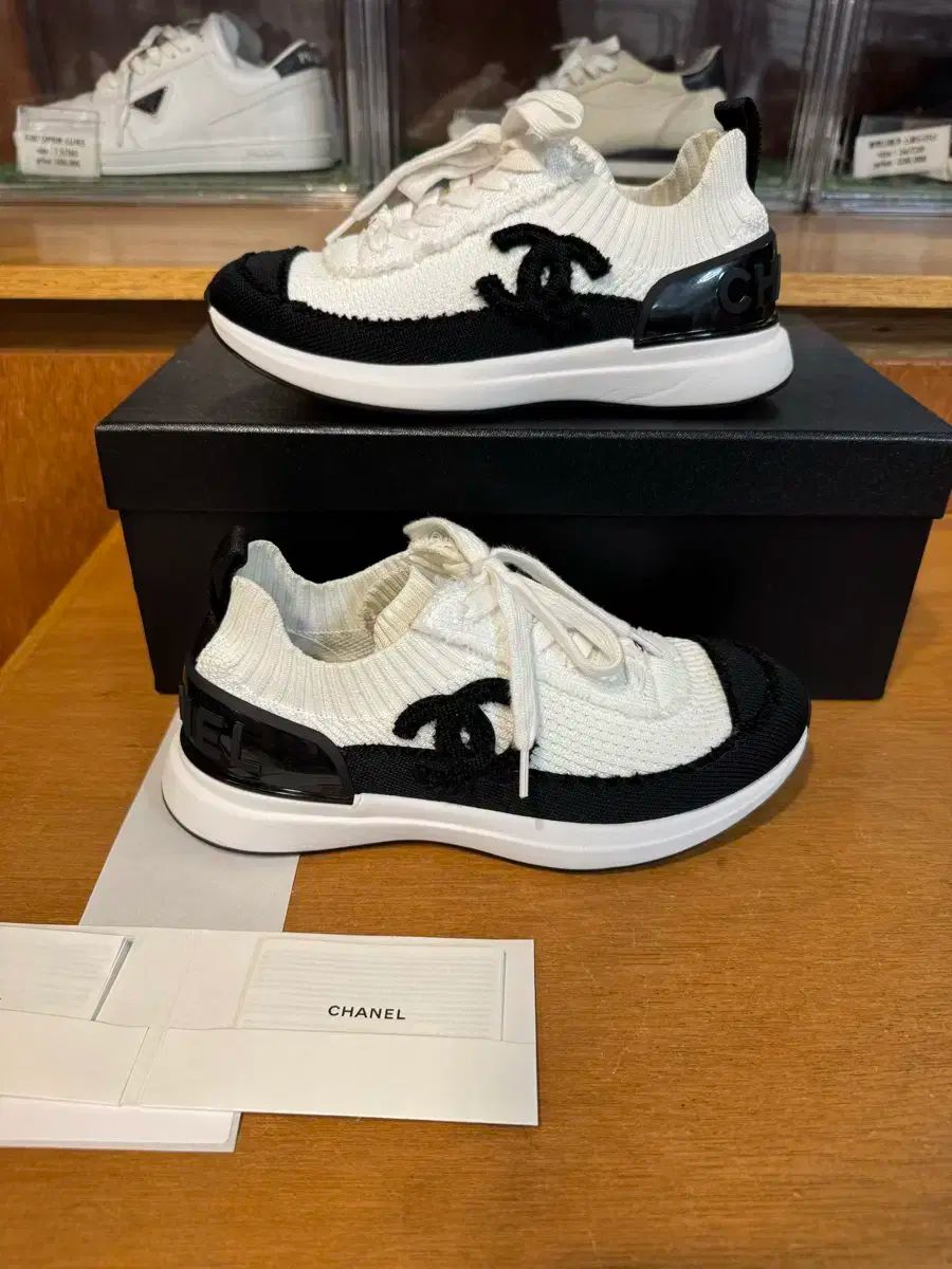 【ウール素材で上品カジュアル♪】CHANEL スニーカー CCロゴ 上品なウール素材【CHANEL】CCロゴ ウール スニーカー
