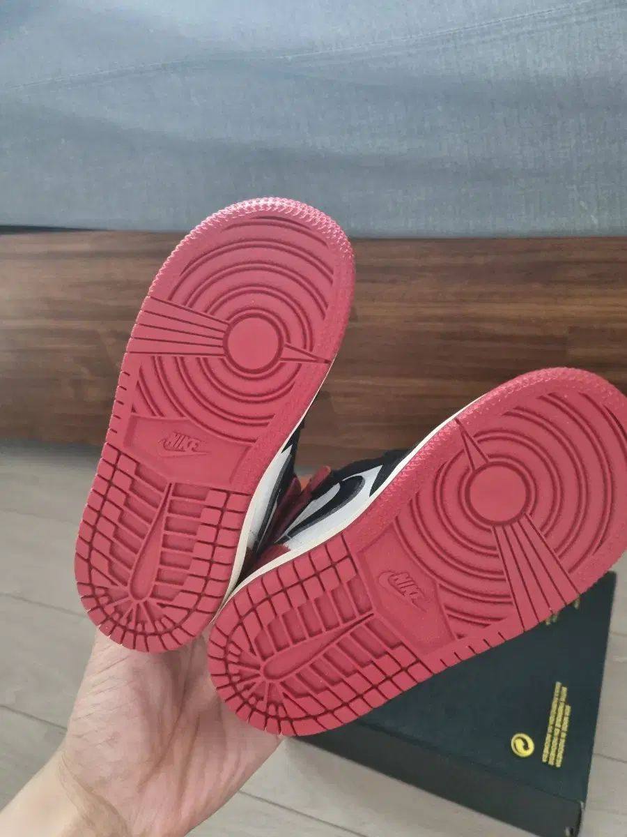 NIKE ジョーダン1 レトロ ハイ 赤ちゃん靴 140