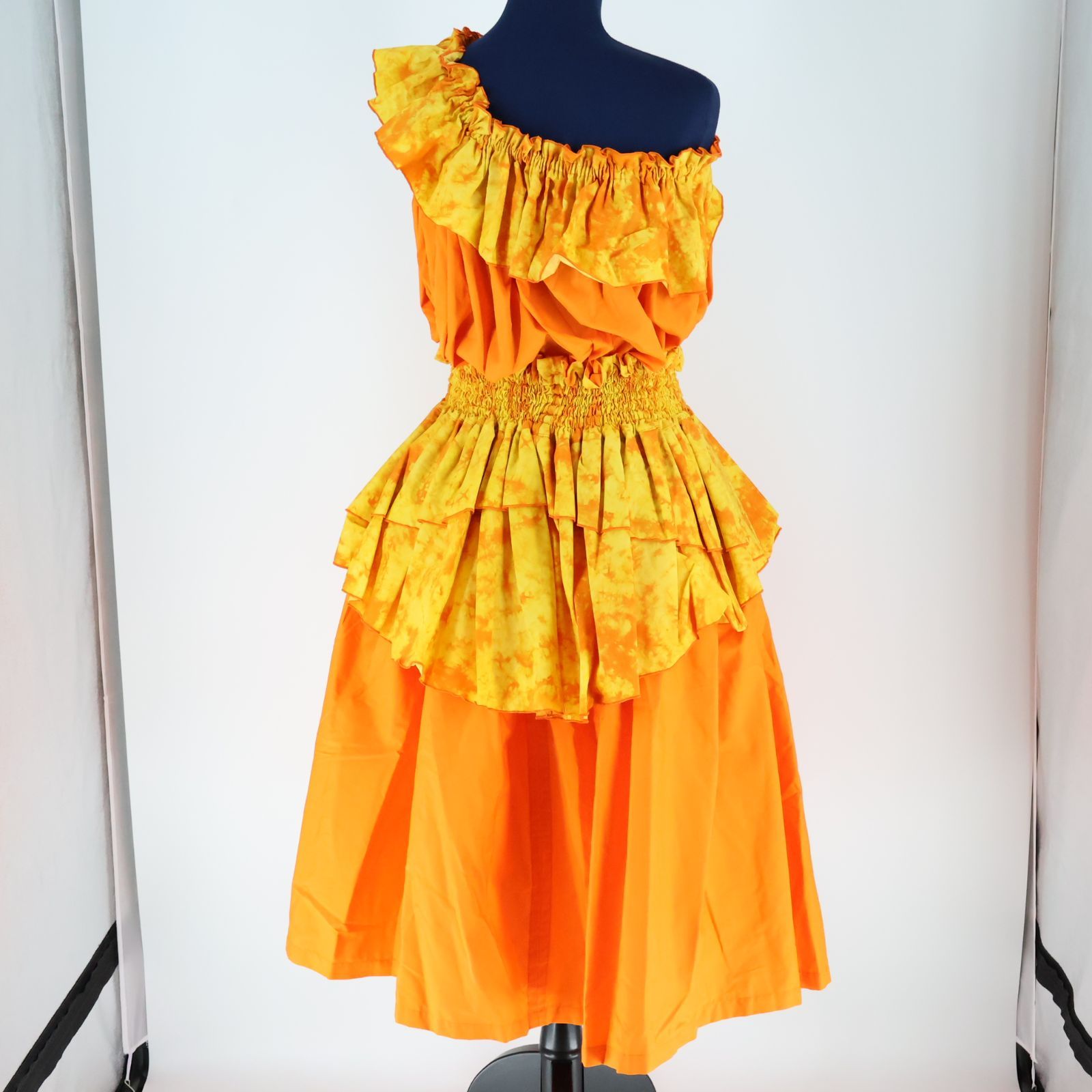 美品 日本製フラダンス用衣装】鮮やかなオレンジ Paondor パン