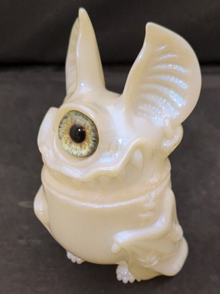 UNDEAD TOYS KAGEMARU DESIGNS EYE BAT BEAST 偏光ホワイト