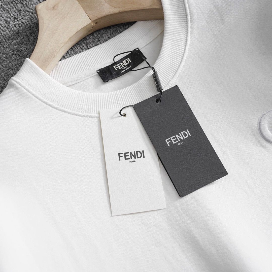 FENDI 25SS ホワイト ワックス リネン オーバー コート ロゴ 新モデルのフェンディ（FENDI） 立体刺繍のダブル F
