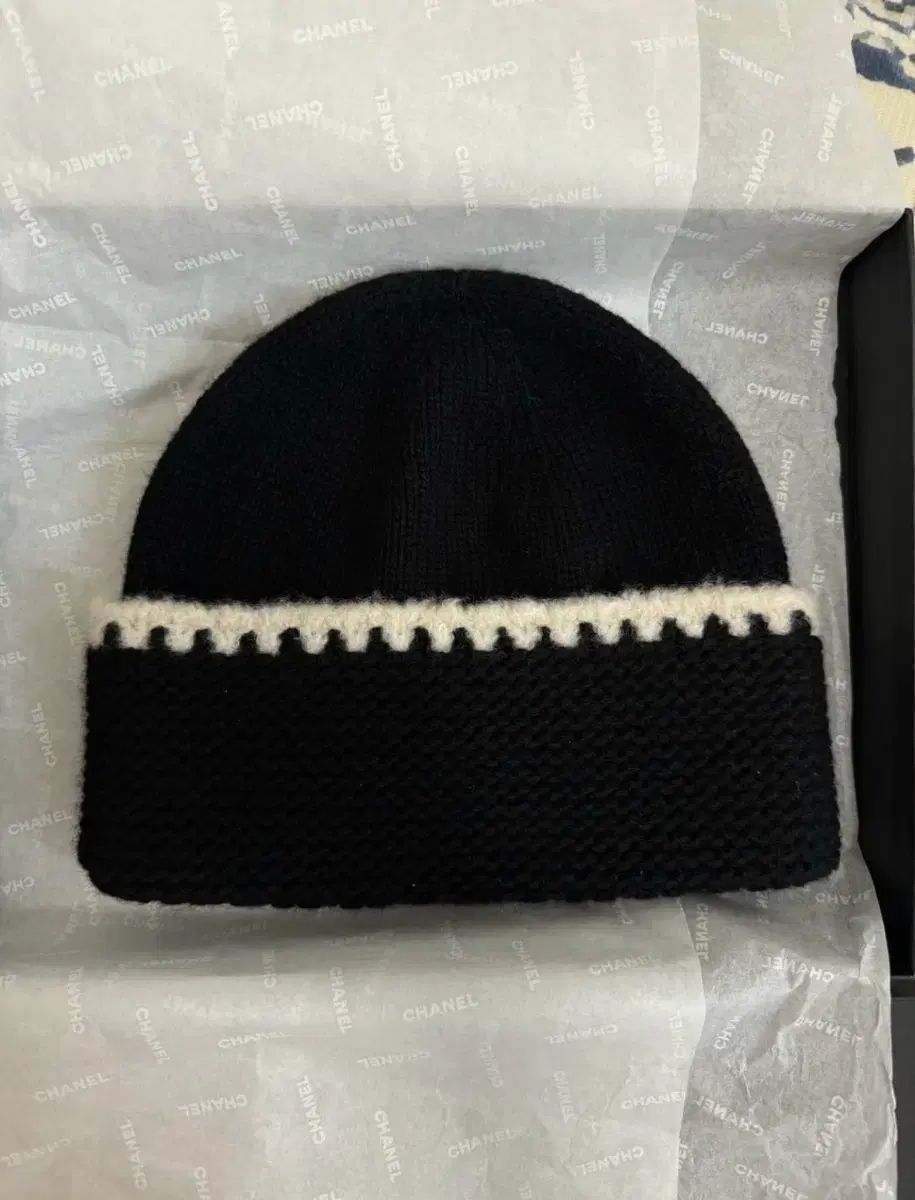 CHANEL ビーニー ブラック・ホワイト CHANEL ビーニー ブラック・ホワイト シャネルニット帽ビーニー黒白