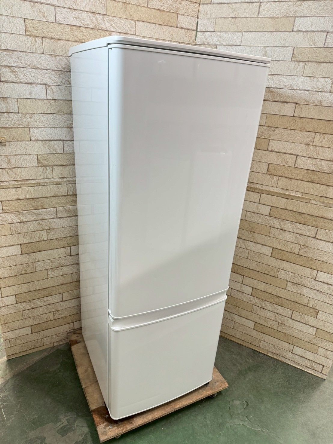 大阪送料無料★3か月保障付き★冷蔵庫★三菱★2ドア★2021年★MR-P17EG-W★IR-235 大阪送料無料☆3か月保障付き☆冷蔵庫☆三菱☆2ドア☆2021年☆MR-P17EG