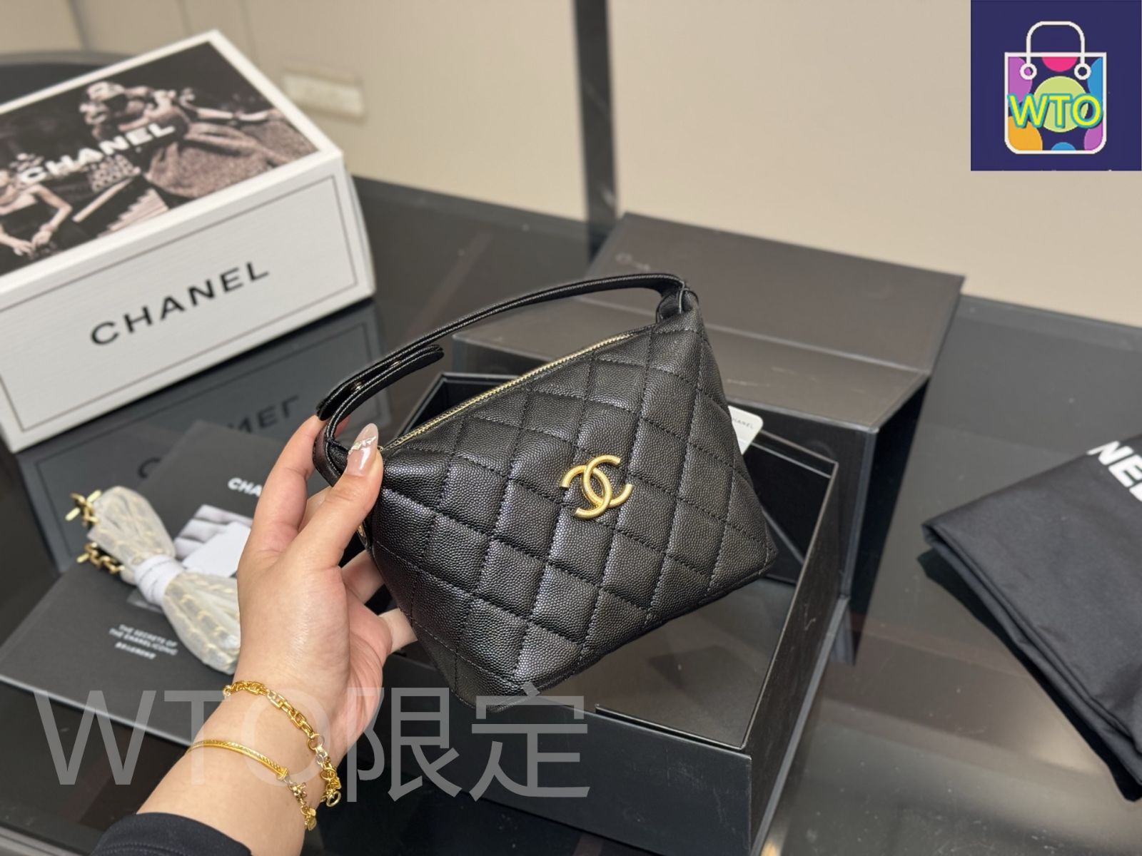 今日特価】Chanel Bento Hobo Bag シャネル 弁当箱 ホーボー