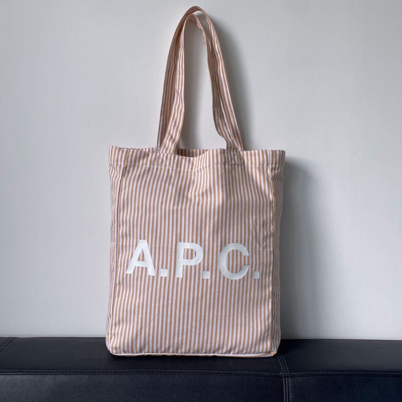 APC 柄プリント ストライプ ショルダー ハンドバッグ