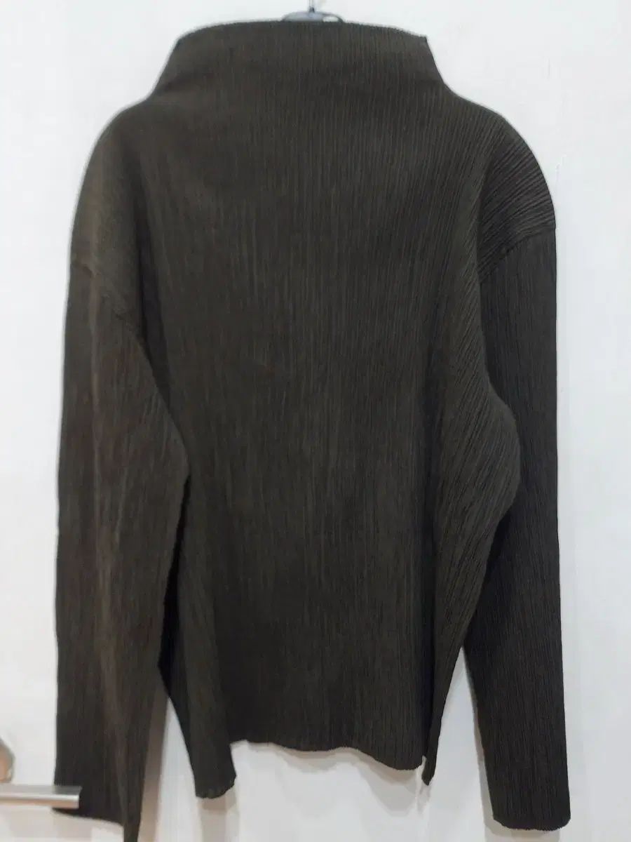 ISSEY MIYAKE イッセイミヤケ プリーツ ロングスリーブトップ オリーブ M