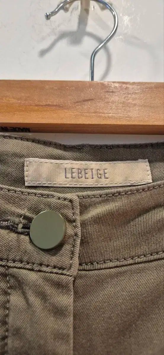 LEBEIGE カーキ カラー コットン パンツ