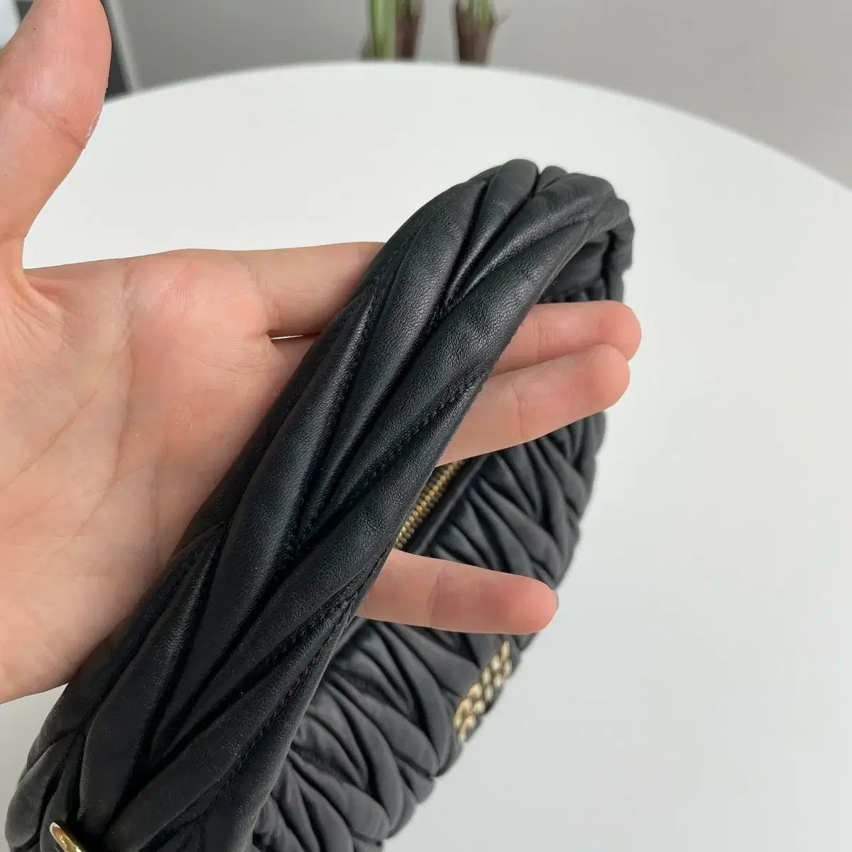 MIU MIU ミュウミュウ ホーボーバッグ レギュラー クロスバッグ DECORATOM_COM_BR