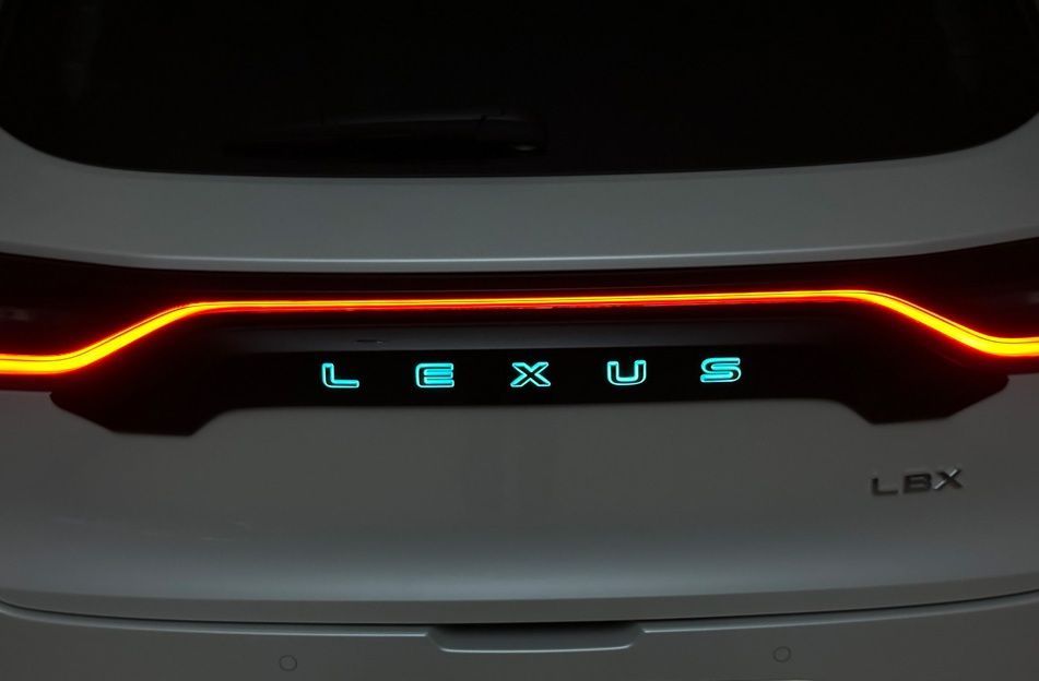 M s LEXUS レクサス LBX 2025.11- Junack LEDトランスワード イルミネーション リアエンブレム用 ターコイズ ジュナック LTW-L1T-NA LTW-L1T-WH LTW-L1T-BK ガーニッシュ 要選択 FFCRYSTALESIA_COM