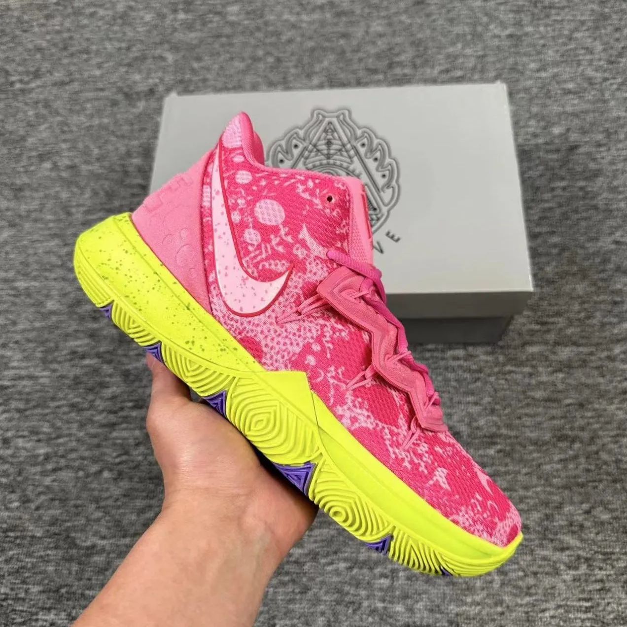 SPONGEBOB SQUAREPANTS × Nike Kyrie 5 スポンジボブ・スクエアパンツ ナイキ カイリー 5