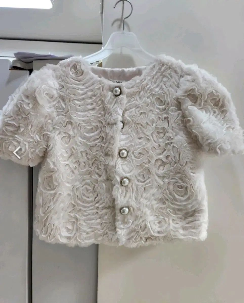 バイシーニー ローズファー アイボリー