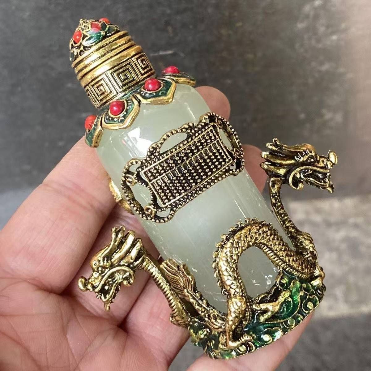 清時代鼻煙壺 龍雕刻 置物 中國古美術 高19.5cm 長3cm 重123g 清時代鼻煙壺 龍雕刻 置物 中國古美術 高19.5cm 長3cm 重