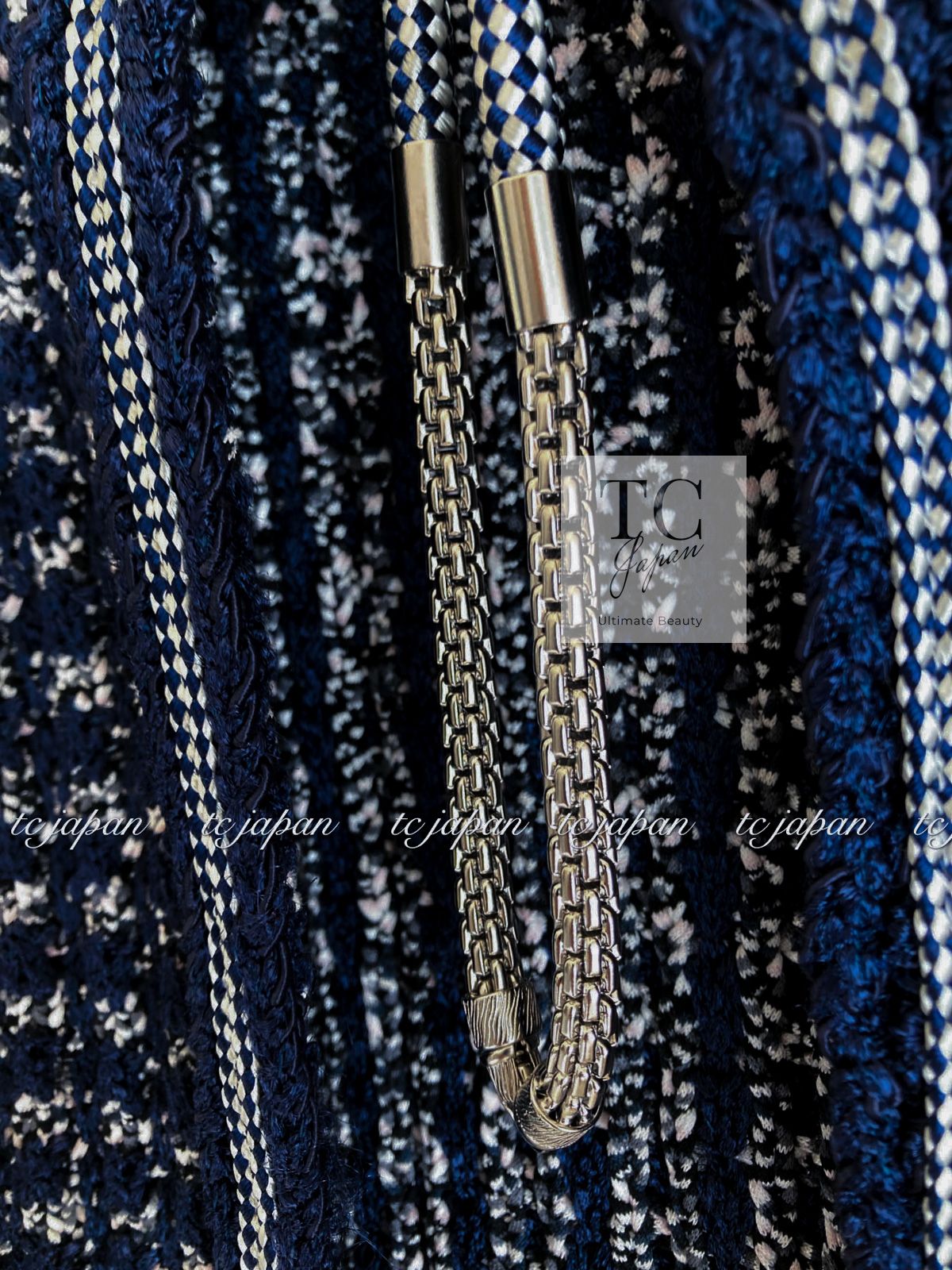 CHANEL - 36万 シャネル カーディガン CHANEL ネイビー ブラック チェーン コットン ニット 定番 人気 新品同様 36 38 36万 シャネル カーディガン CHANEL ネイビー ブラック チェーン