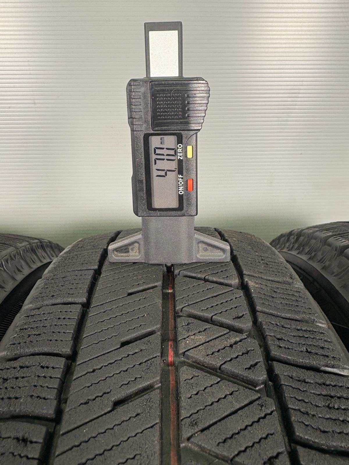 洗練 送料無料 155|65R14 ブリヂストン VRX3 2025年製 4本 冬タイヤ スタッドレス TA642