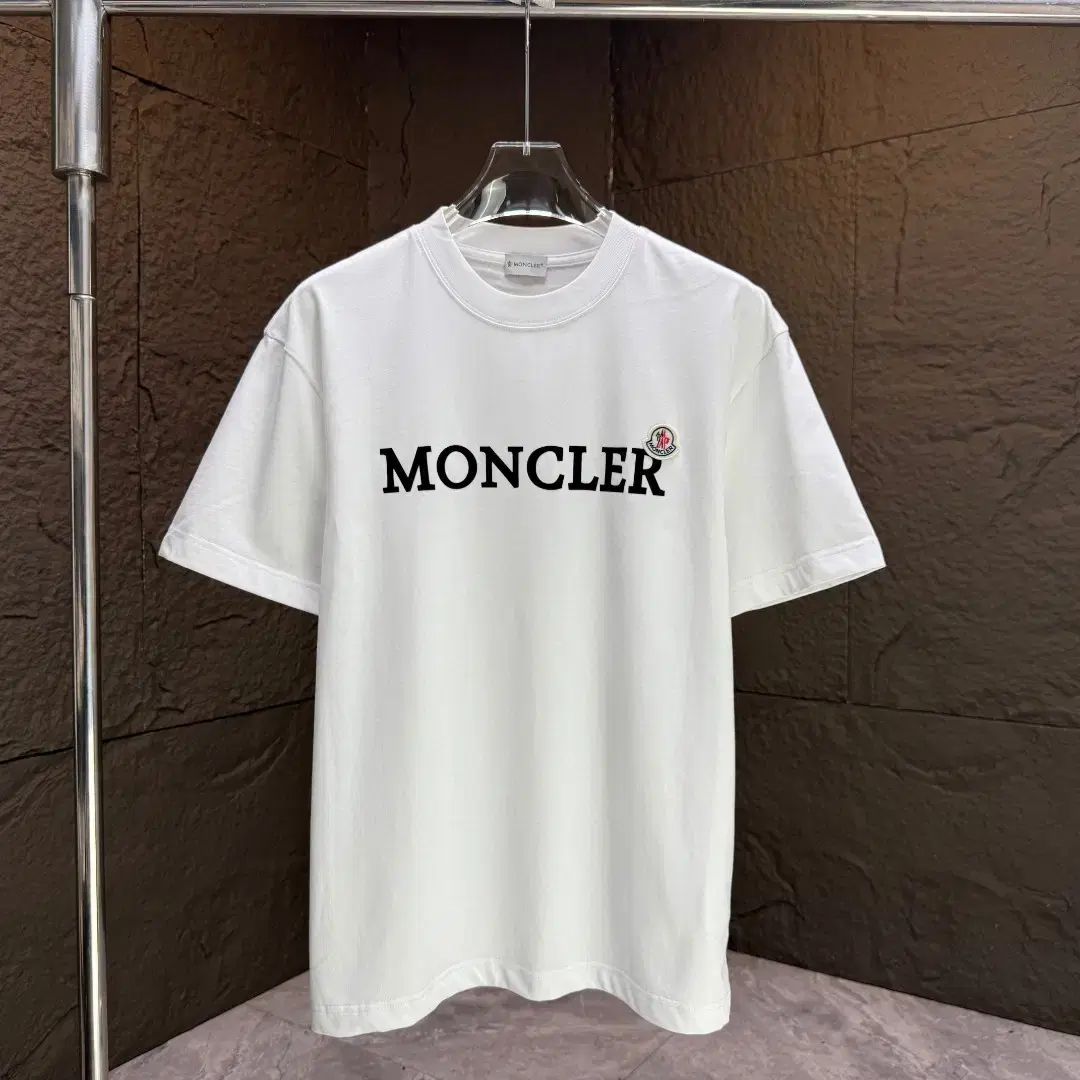 MONCLER(モンクレール) ユニセックス カジュアル ロゴ 白 半袖T