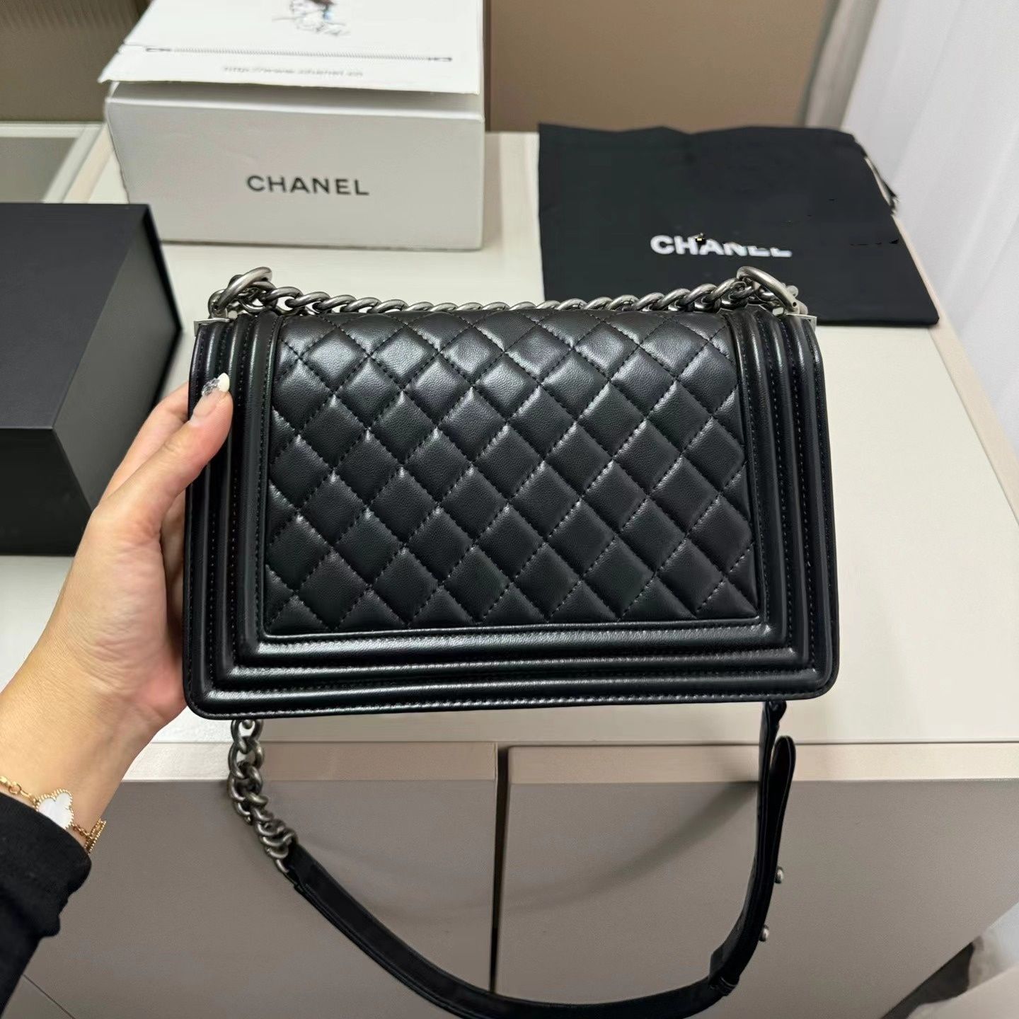 シャネル定番スニーカー☆早い者勝ち(直営店) (CHANEL