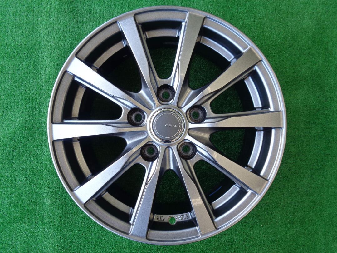 セレナ15インチ装着車などに♪