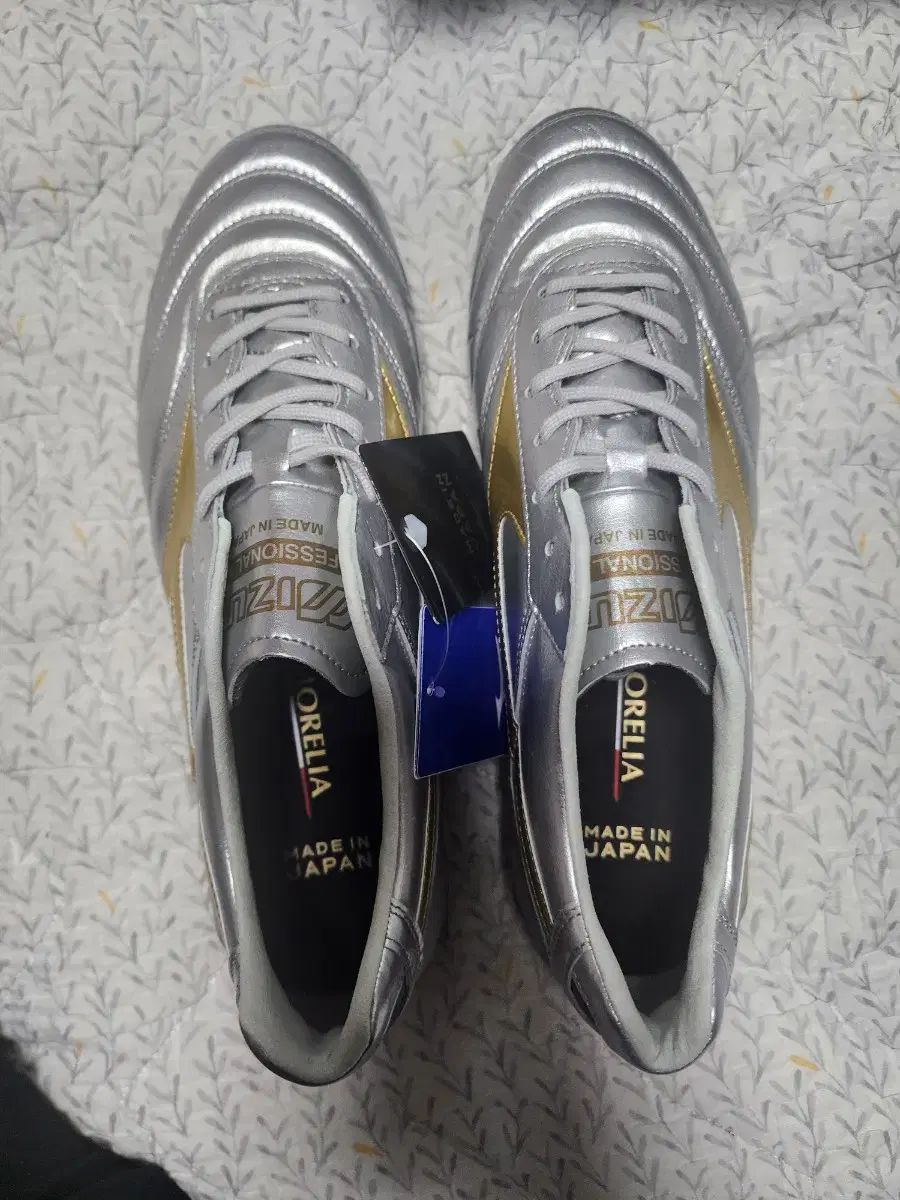 モレリアDNA シルバー/ゴールド Mizuno MORELIA DNA シルバー/ゴールド