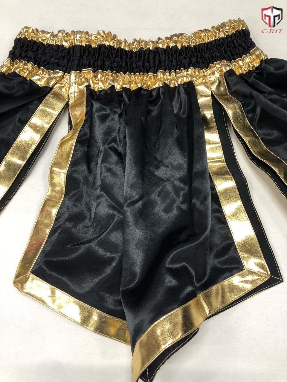 GRIT コブラキックショーツ 西洋の騎士を彷彿させる