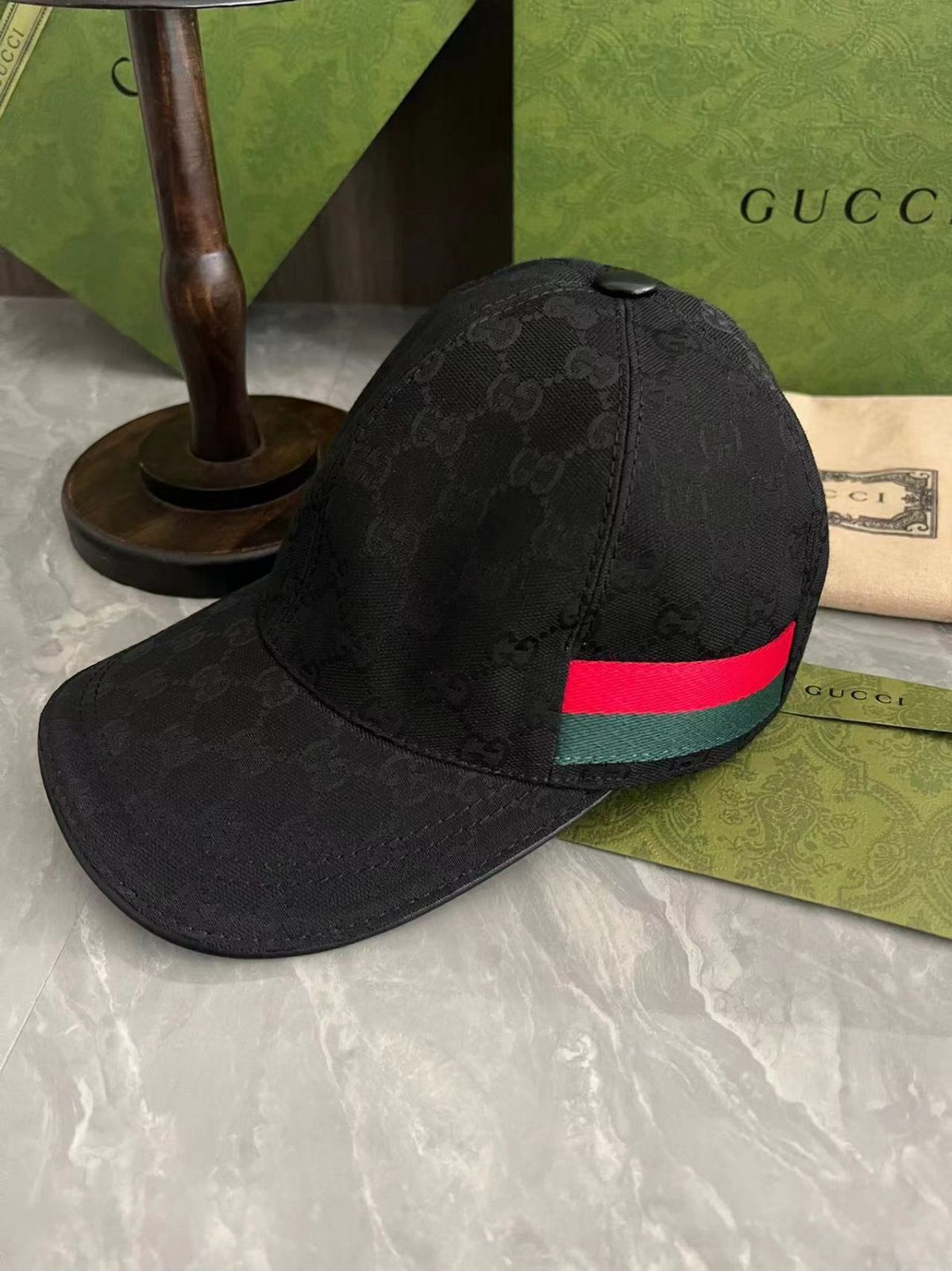 GUCCIグッチ 美品オリジナルGGキャンバス ベースボールキャップ