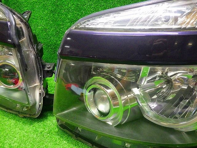 ヴォクシー　ZRR70W/ZS前期　ヘッドライト左右　セットHID 28-203 ヴォクシー ZRR70W/ZS前期 ヘッドライト左右 セットHID 28-203