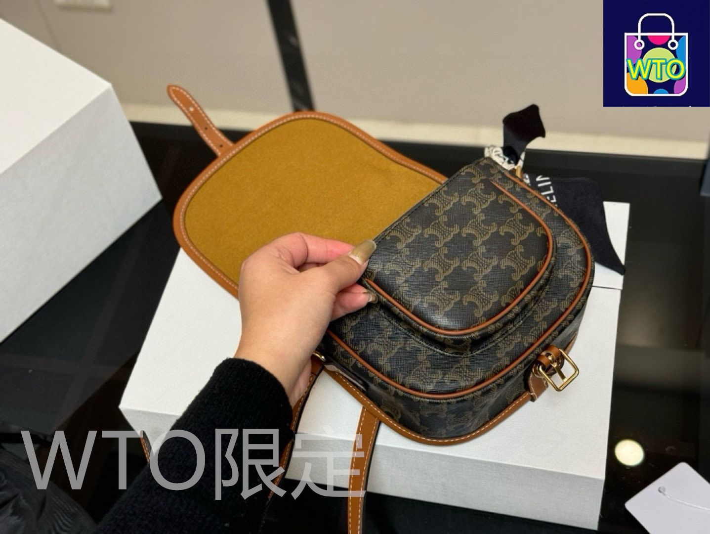 CELINE ボックスとカード、バック袋付き Celine] サドルバッグ モノグラムデザイン - ギフトボックス付き
