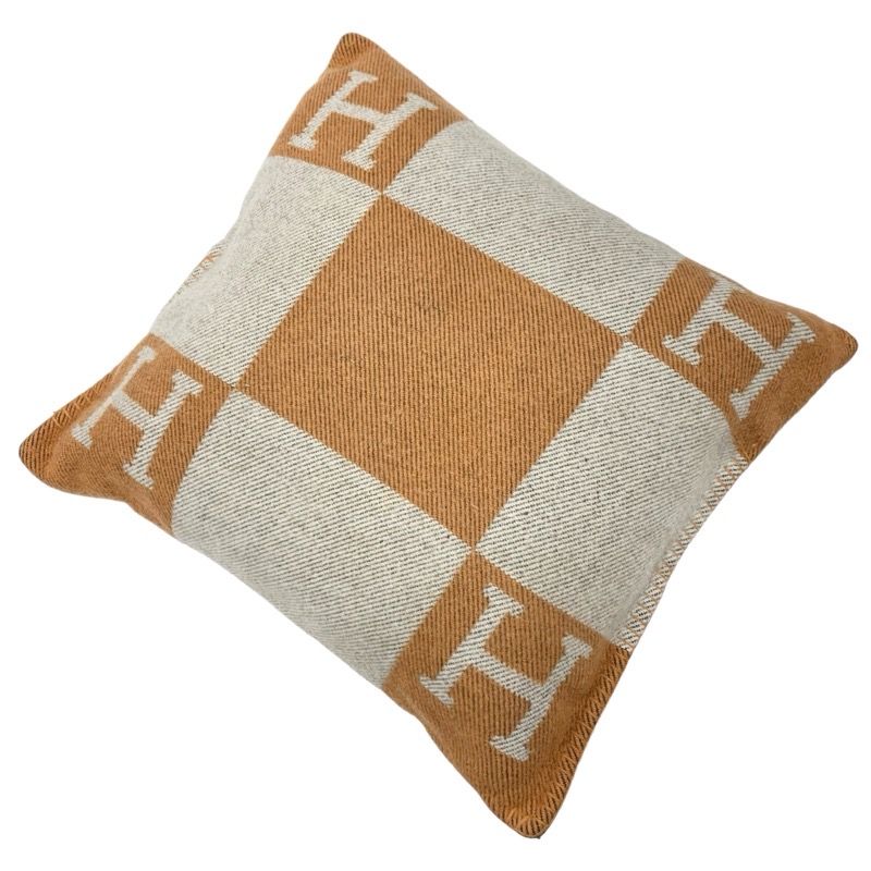 エルメス HERMES オレンジ ベージュ ロゴ クッション エルメス ロゴ