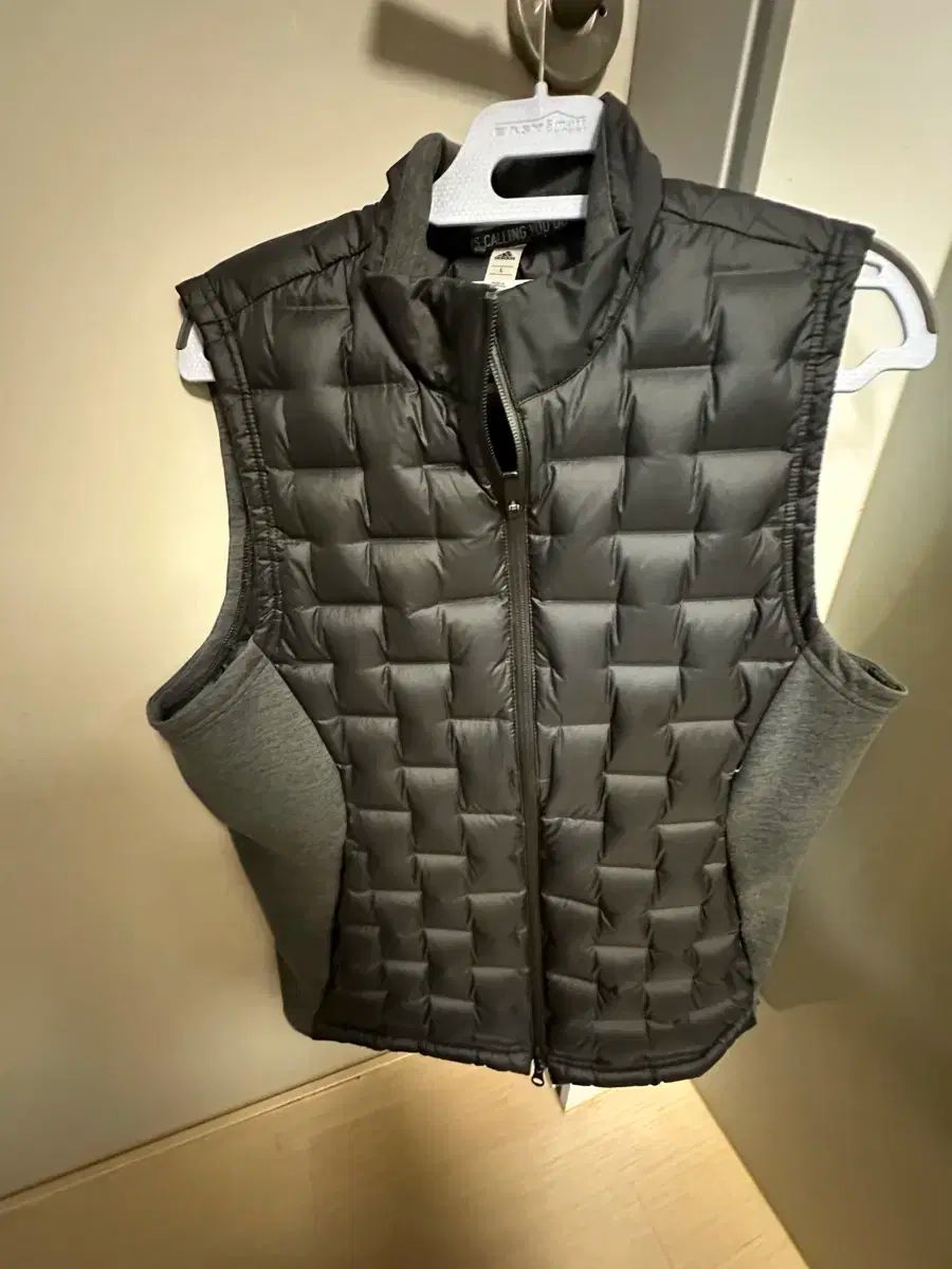 adidasgolf アディダスゴルフ ブラック ダウン ベスト サイド 100 サイズ