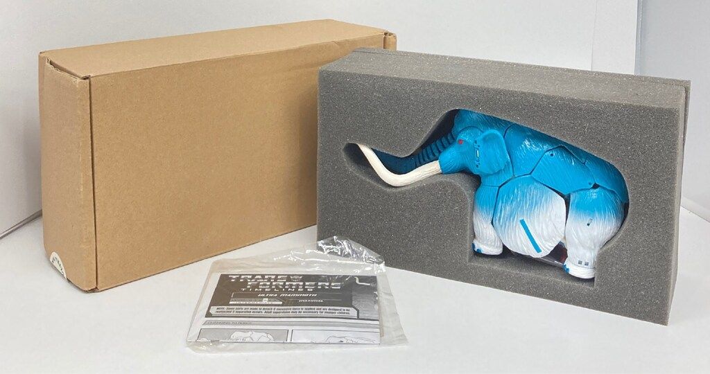 HASBRO ULTRA MAMMOTH 2012
