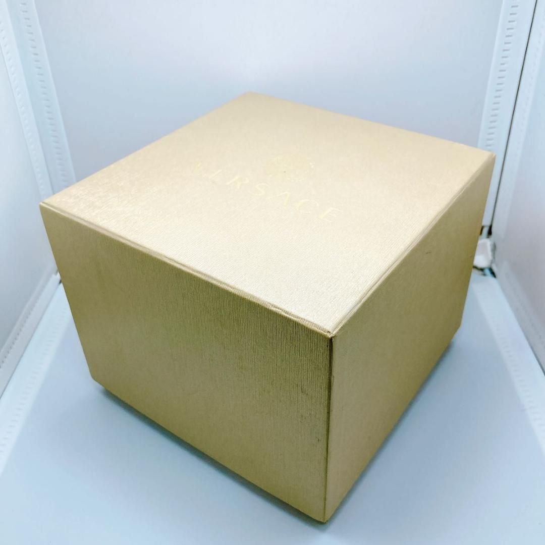 438 ヴェルサーチ