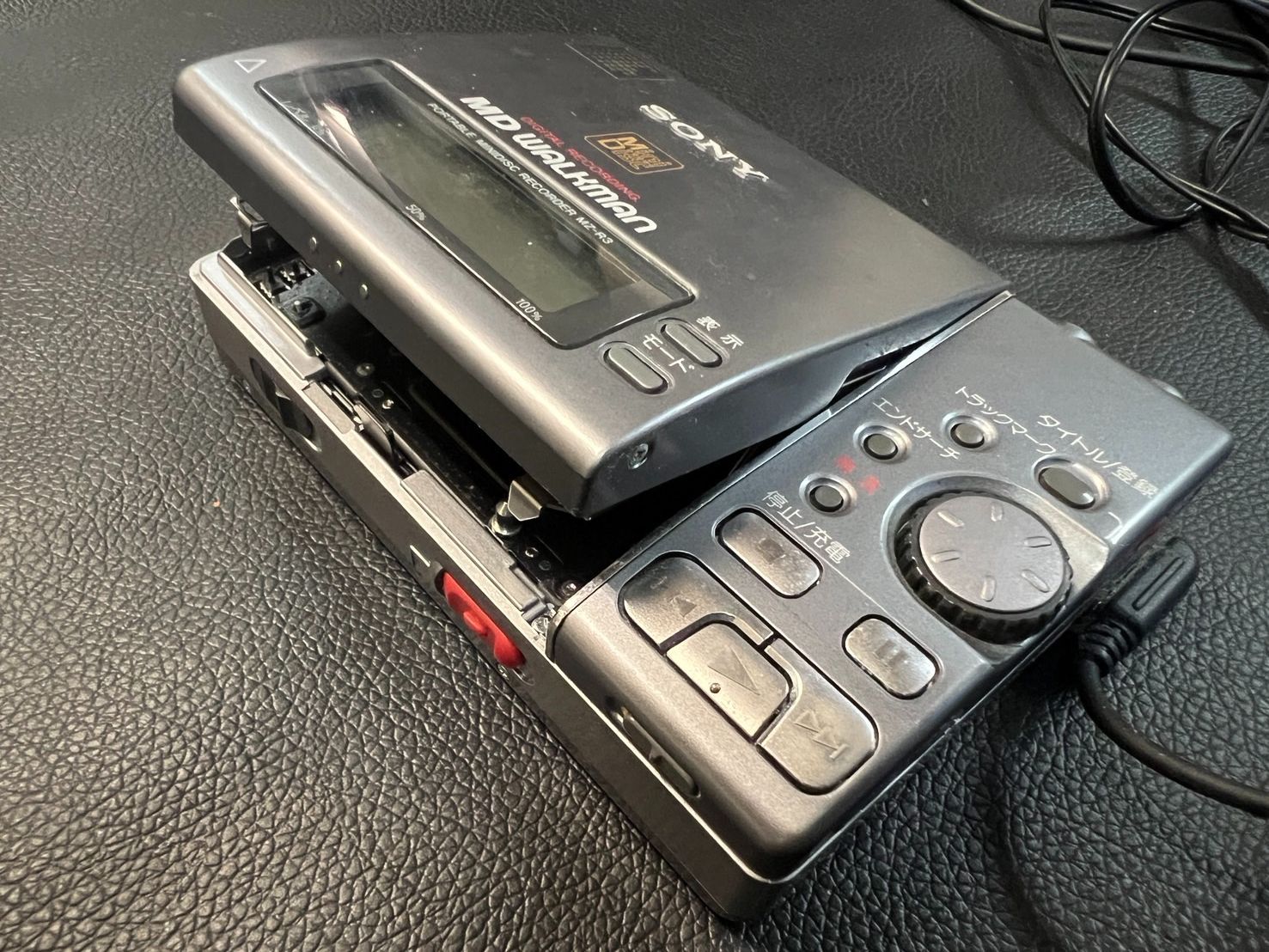 SONY MD WALKMAN ポータブルミニディスクレコーダー　MZ-R3 Sony MD Walkman MZ-R3 Portable Minidisc Recorder + Minidisc