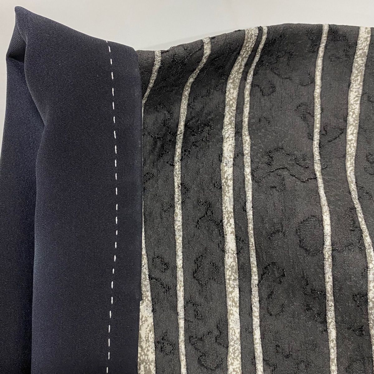 小紋 正絹 まるやま誂製 作家物 落款有 斜縞 モノトーン 身幅ゆったりめ 美品 小紋 身丈157.5cm 裄丈68cm 正絹 逸品 【中古】の通販 by