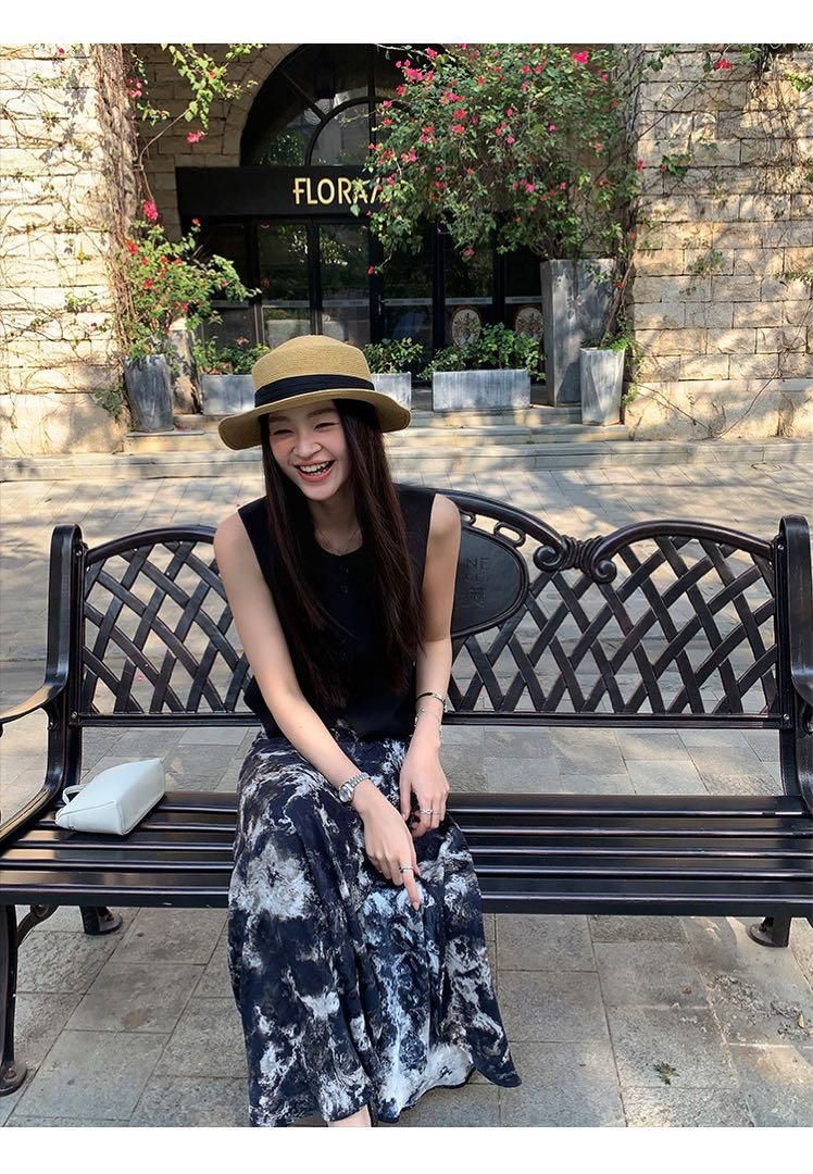 春のお出かけにぴったり♪花柄×スリットロングスカート