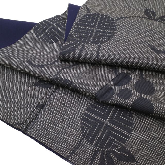 大島紬 トールサイズ 泥染地空き 未使用 小紋 本場大島紬 泥染 地空き 蝶